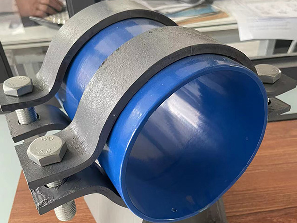 T-shaped pipe clamp bracket