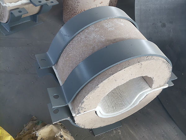 Vermiculite insulation guide pipe bracket
