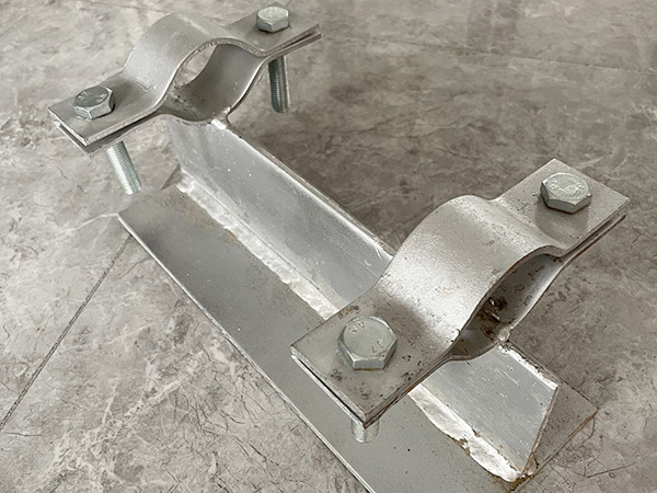 Pipe fixing clamp