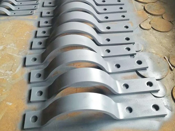Three hole short pipe clamp